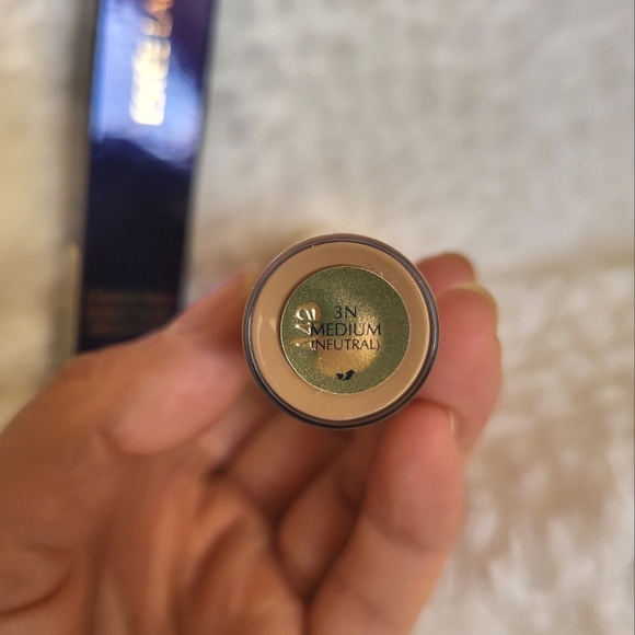 Estee Lauder Double Wear Concealer - Picture 2 of 4